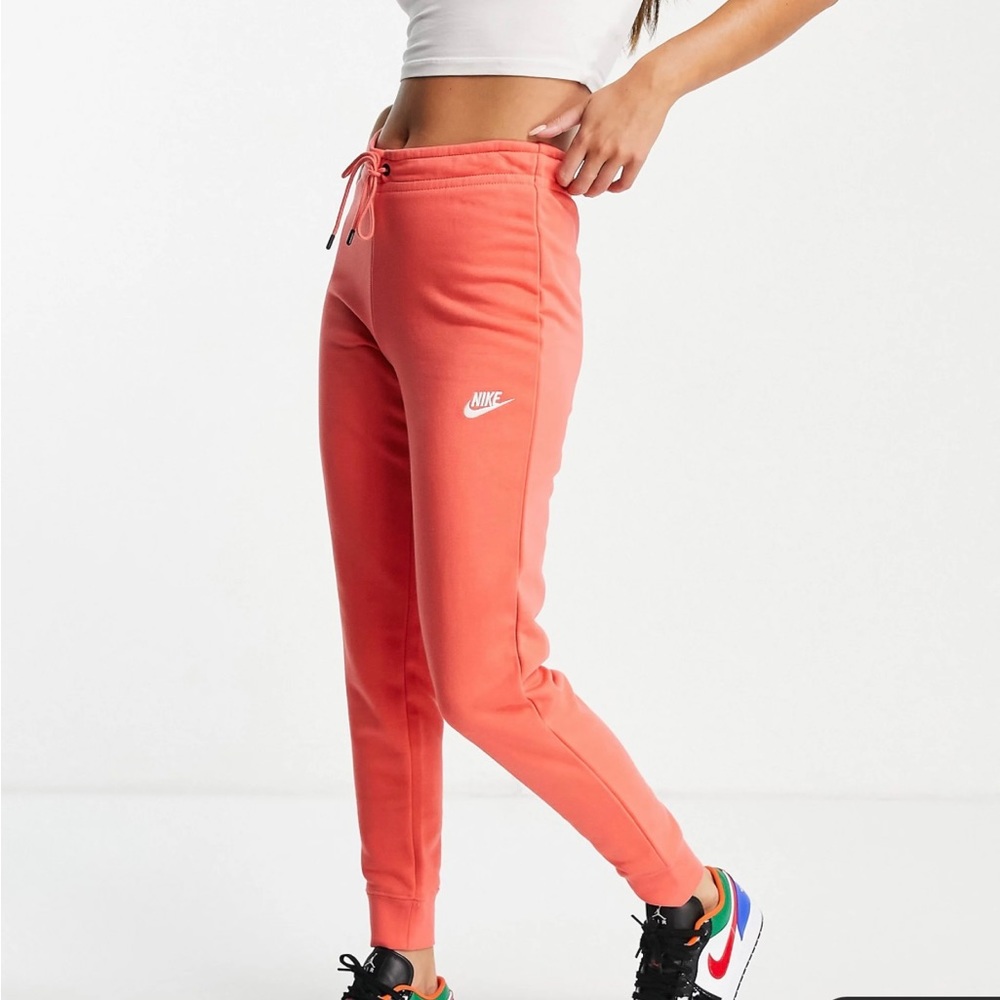 Nike fleece essential joggers size small
